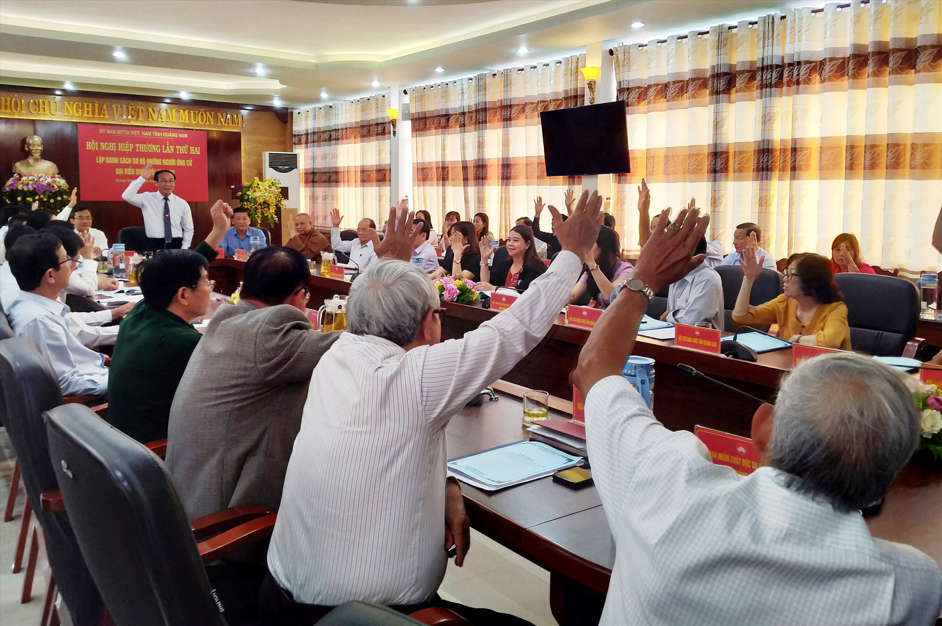 Ban Thường trực Ủy ban MTTQ Việt Nam tỉnh tổ chức hội nghị hiệp thương lần hai thống nhất lập danh sách sơ bộ những người ứng cử ĐBQH khóa XV và đại biểu HĐND tỉnh khóa X. Ảnh: ĐOAN VINH