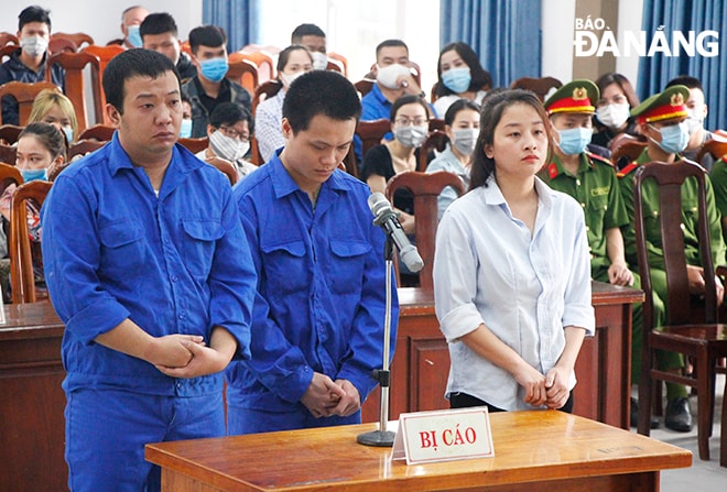 Các bị cáo tại phiên tòa ngày 20-3. Ảnh: XUÂN DŨNG