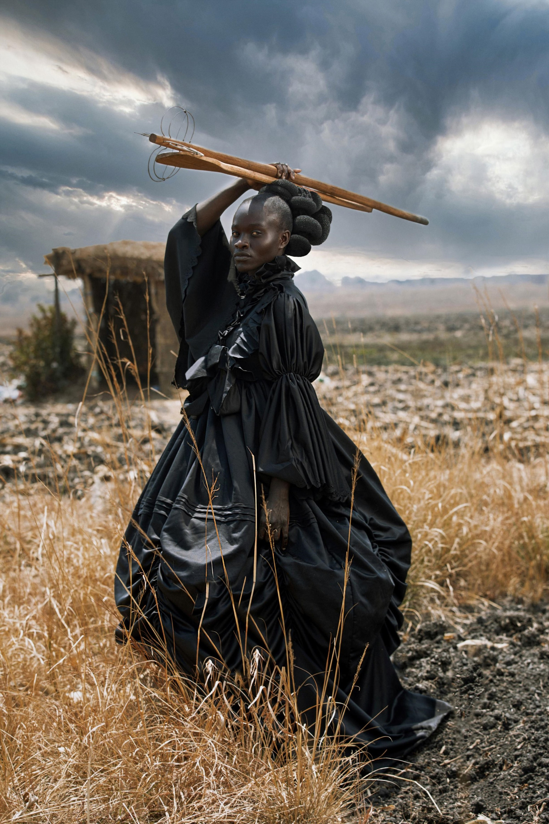 Bức ảnh hạng mục sáng tạo thuộc về Nhiếp ảnh gia người Zimbabwe Tamary Kudita đã chụp được hình ảnh này của một phụ nữ trẻ trong trang phục truyền thống thời Victoria cầm dụng cụ nấu ăn truyền thống của người Shona. Kudita đã giành được giải thưởng cao nhất trong hạng mục sáng tạo với hình ảnh này.