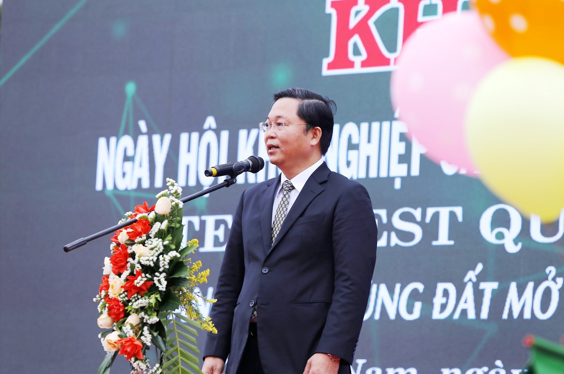 Chủ tịch UBND tỉnh Lê Trí Thanh phát biểu tại lễ khai mạc. Ảnh: C.V