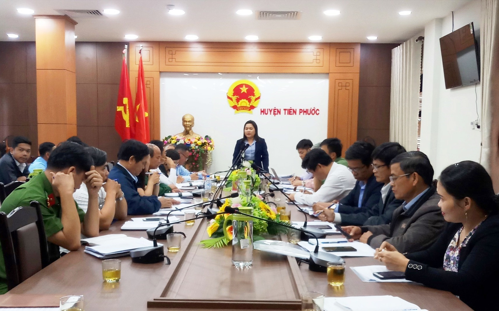 Đoàn công tác Ủy ban Bầu cử tỉnh do đồng chí Huỳnh Thị Thùy Dung Trưởng Ban Dân vận Tỉnh ủy dẫn đầu đến kiểm tra, giám sát công tác chuẩn bị bầu cử tại huyện Tiên Phước.