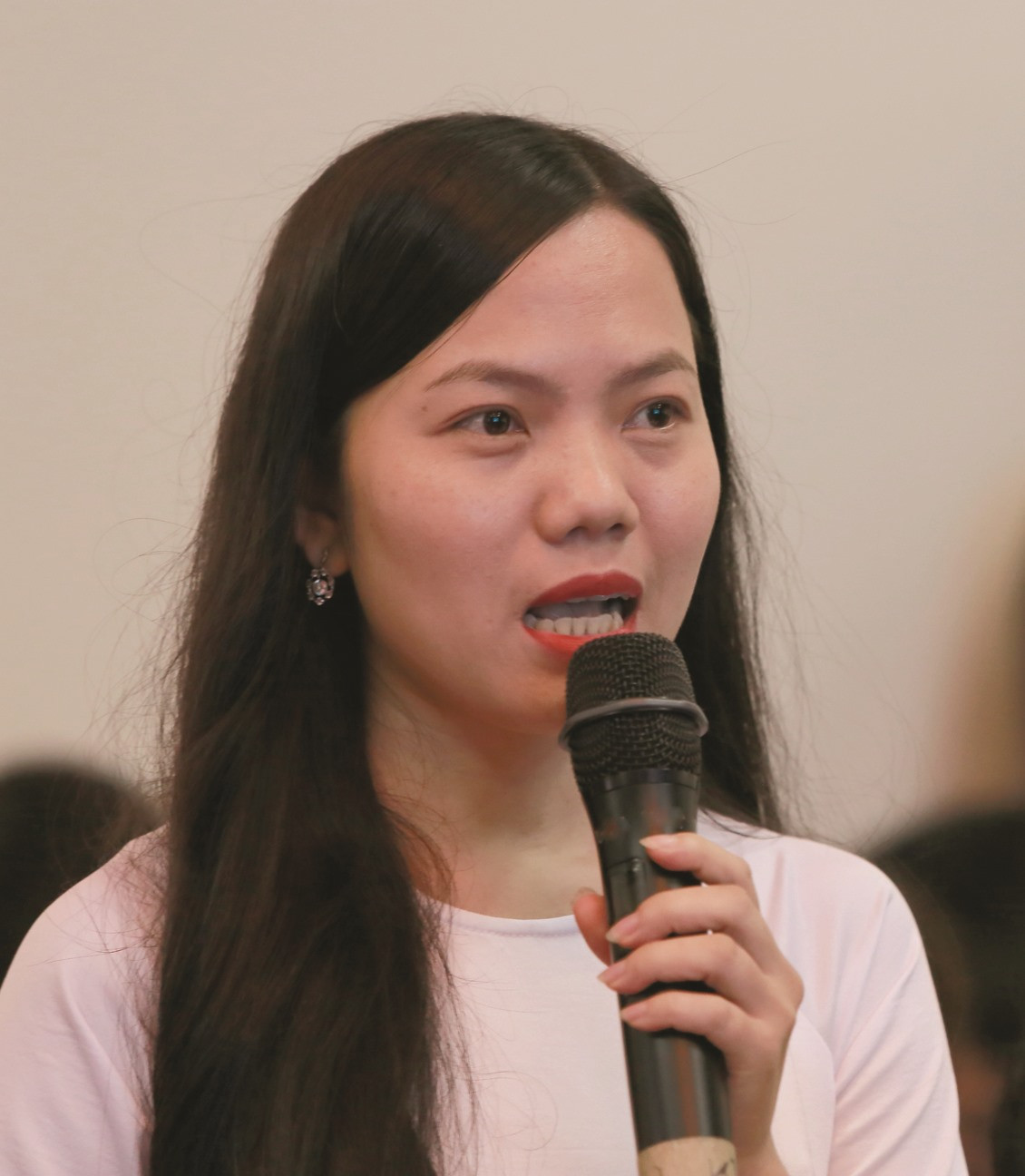 Thanh niên đặt câu hỏi với Chủ tịch UBND tỉnh Lê Trí Thanh về các vấn đề khởi nghiệp.