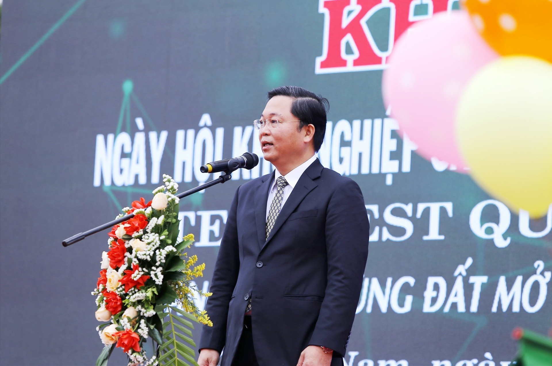Chairman Thanh gives the speech at the festival