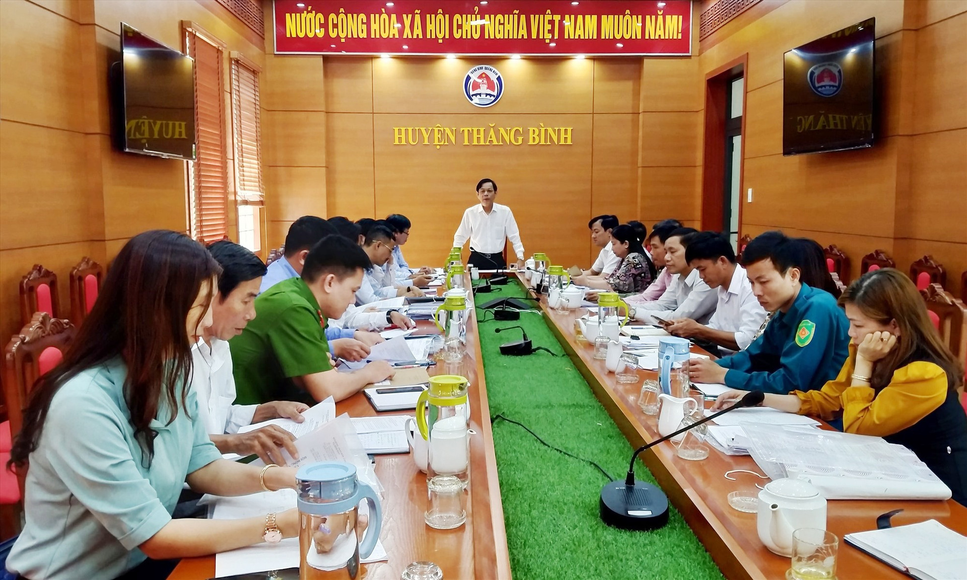 Đoàn kiểm tra do Trưởng ban Tổ chức Tỉnh ủy Nguyễn Chín làm trưởng đoàn có cuộc làm việc với UBBC xã Bình Đào và thị trấn Hà Lam chiều 25.3. Ảnh: N.Đ