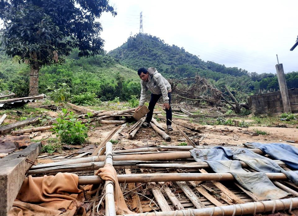 Sau gần nửa năm bị thiệt hại, người dân Nam Giang vẫn chưa nhận được khoản tiền hỗ trợ từ phía Công ty CP Thủy điện Đăk Mi. Ảnh: ALĂNG NGƯỚC