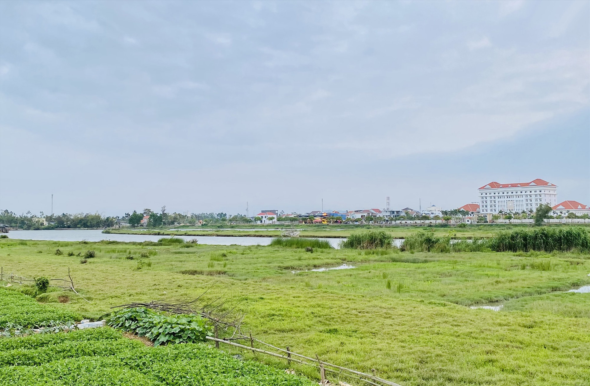 Vùng phía đông sông Bàn Thạch sẽ được dành cho đô thị, dịch vụ, du lịch và bảo tồn cảnh quan.Ảnh: T.THƯ