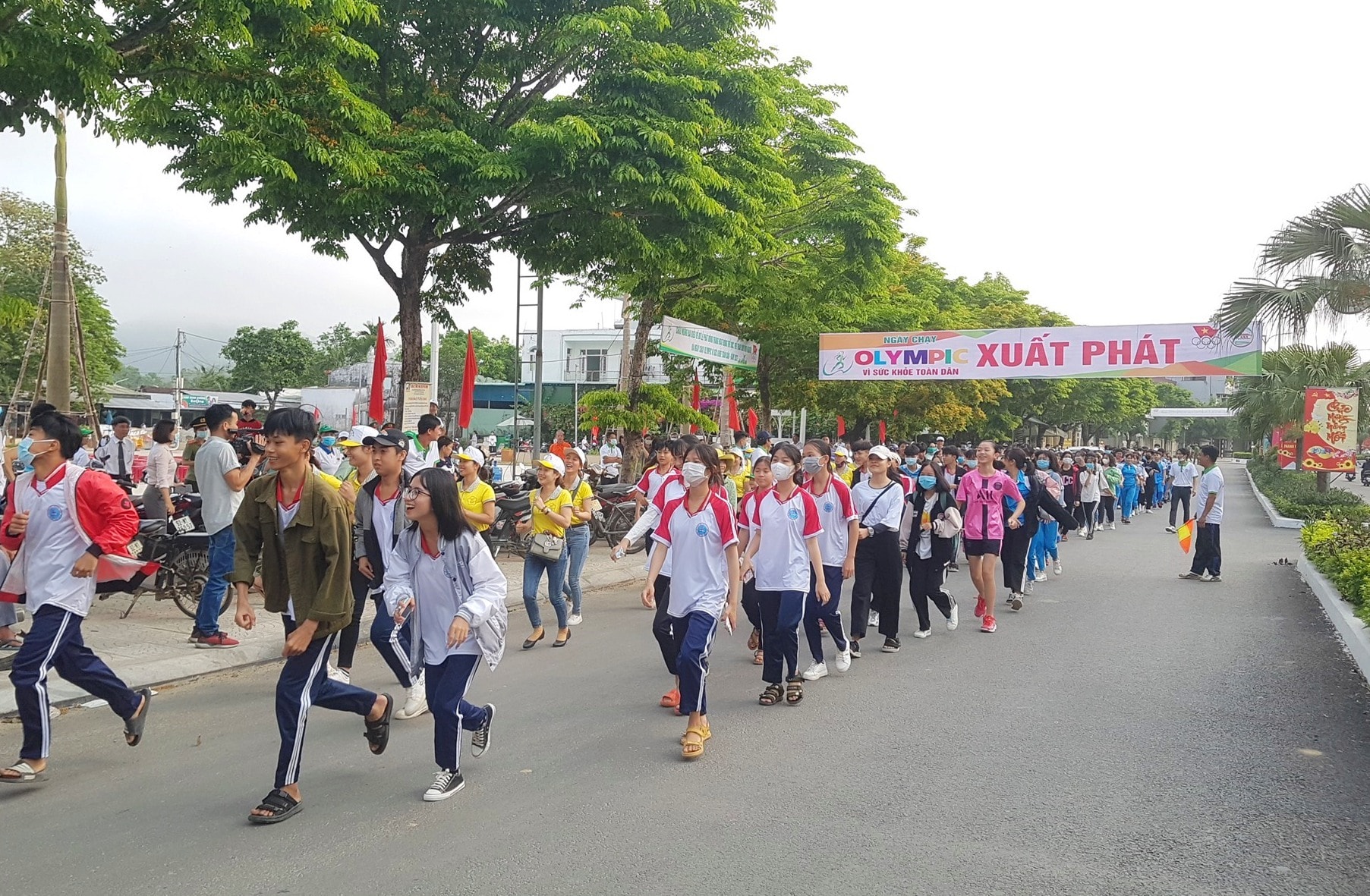 Lực lượng học sinh chạy trong ngày hội. Ảnh: D.L