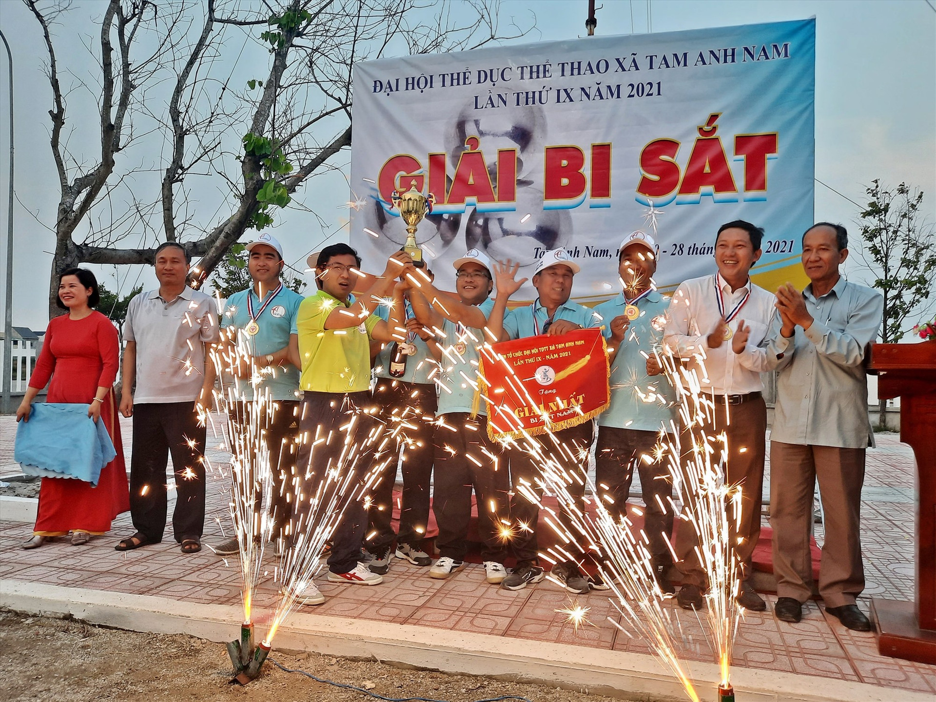 Giải đấu lần này, UBND xã Tam Anh Nam còn mời một số địa phương khác đến tham gia, chia sẻ kinh nghiệm và hướng dẫn kỹ thuật chơi, điều lệ thi đấu để phát triển bộ môn thể thao này trên địa bàn huyện.