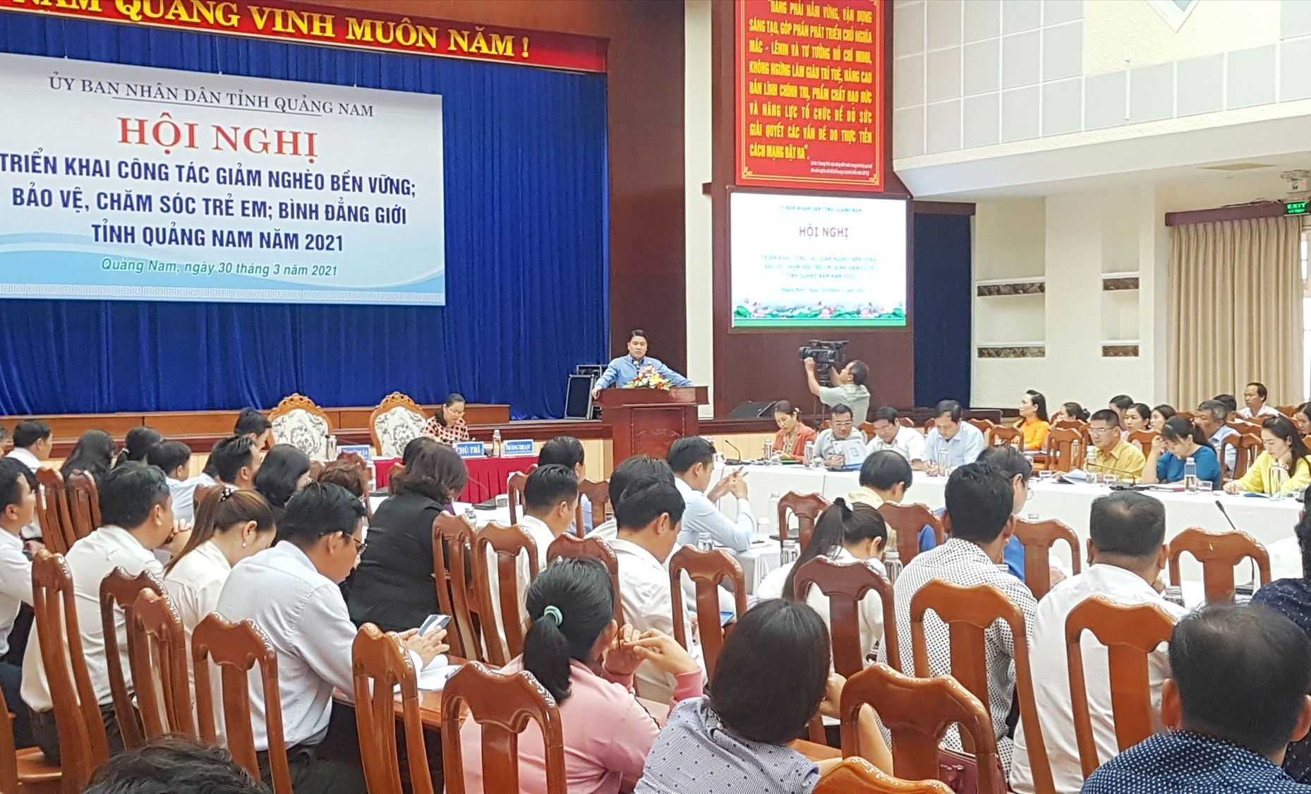 Phó Chủ tịch UBND tỉnh Trần Văn Tân chủ trì hội nghị. Ảnh: D.L
