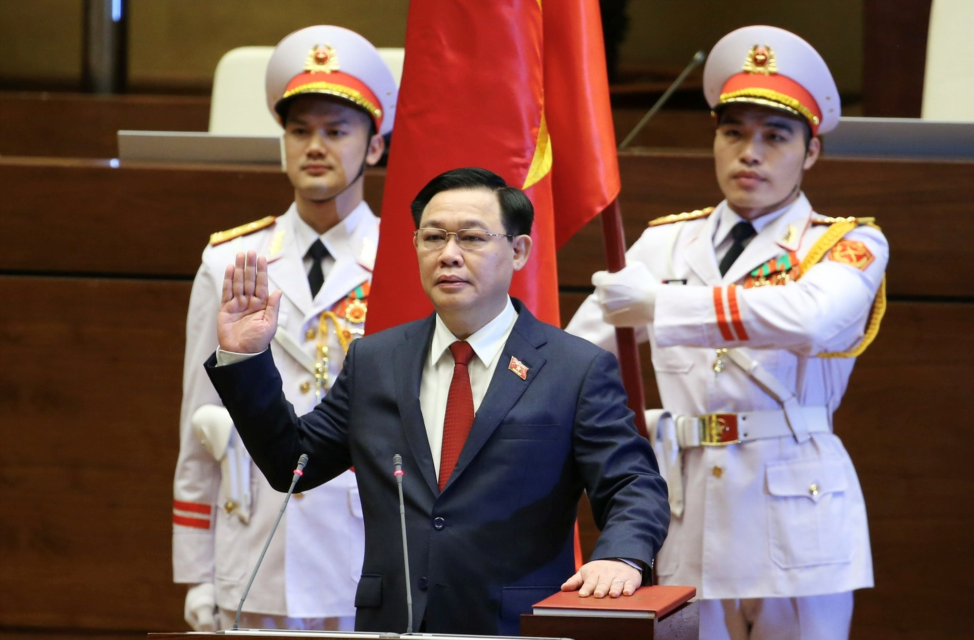 Tân Chủ tịch Quốc hội Vương Đình Huệ tuyên thệ nhậm chức. Ảnh: VGP