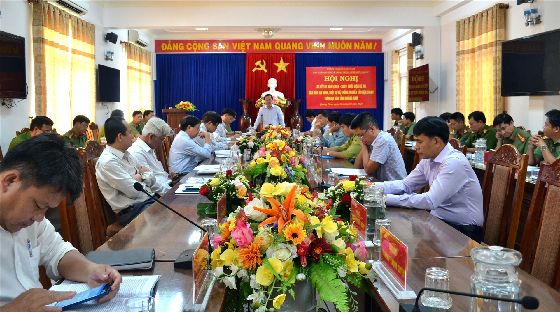 Phó Chủ tịch UBND tỉnh Nguyễn Hồng Quang kết luận hội nghị.
