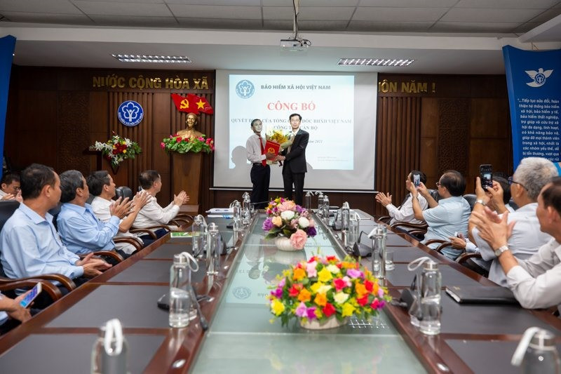 BHXH Việt Nam đã công bố quyết định bổ nhiệm ông Nguyễn Văn Hùng giữ chức danh Phó Giám đốc BHXH tỉnh Quảng Nam kể từ ngày 1.4.2021.