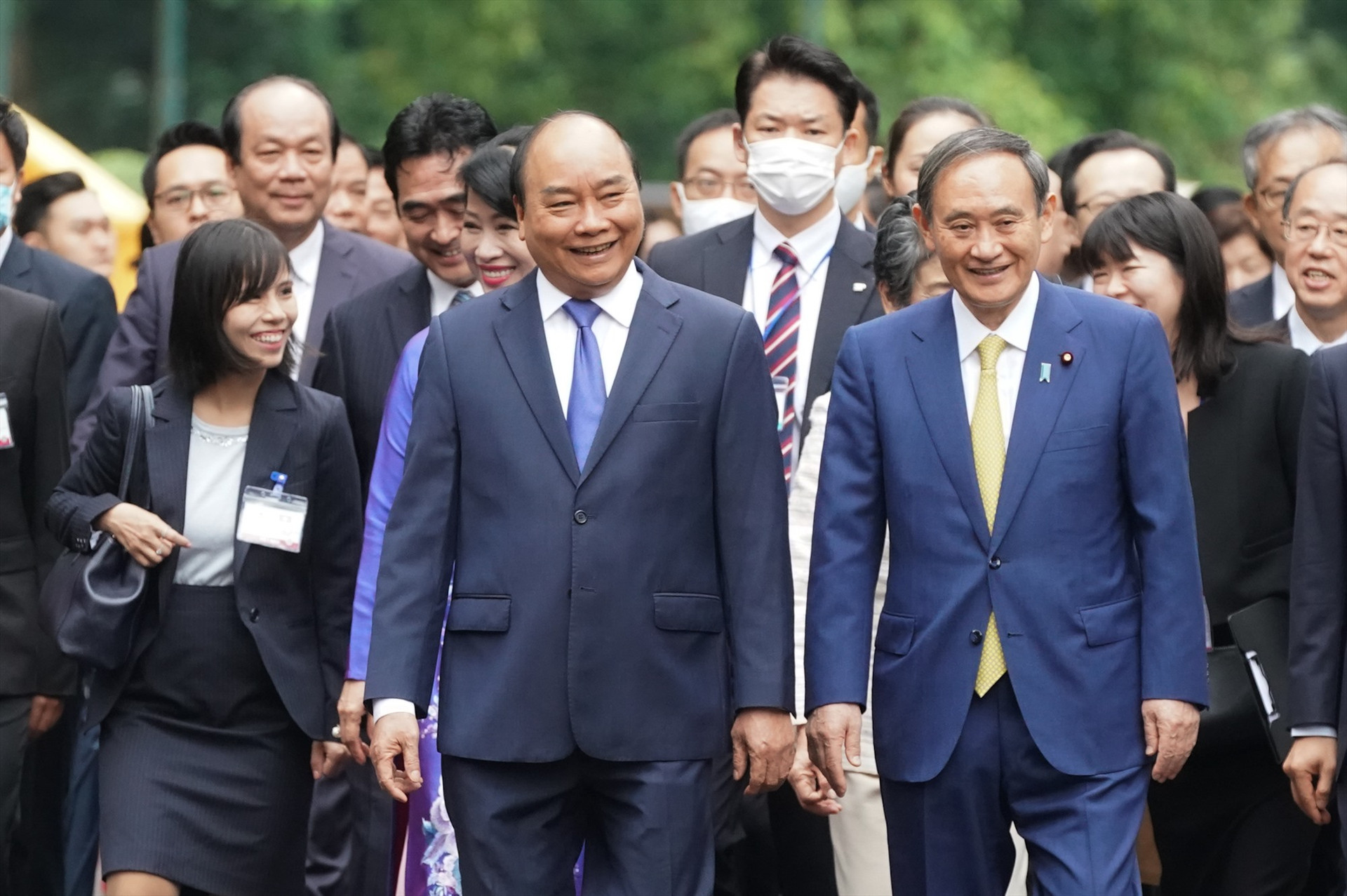 Thủ tướng Nguyễn Xuân Phúc đón Thủ tướng Nhật Bản Suga Yoshihide tại Hà Nội tháng 10/2020.