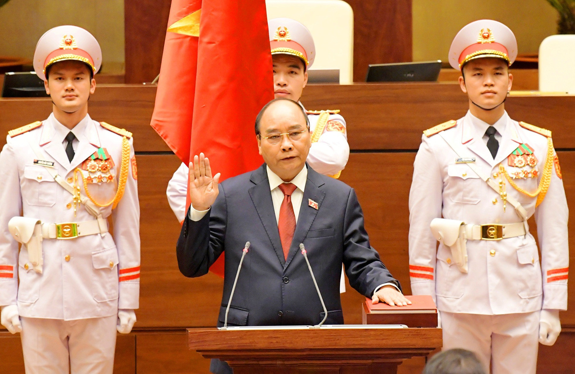 Chủ tịch nước Nguyễn Xuân Phúc tuyên thệ nhậm chức (ảnh chụp màn hình).