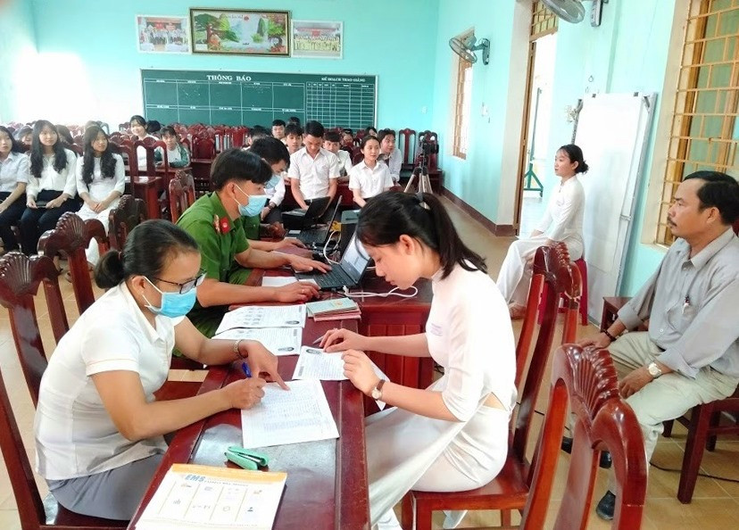 Công an huyện Thăng Bình cấp CCCD tại Trường THPT Thái Phiên.