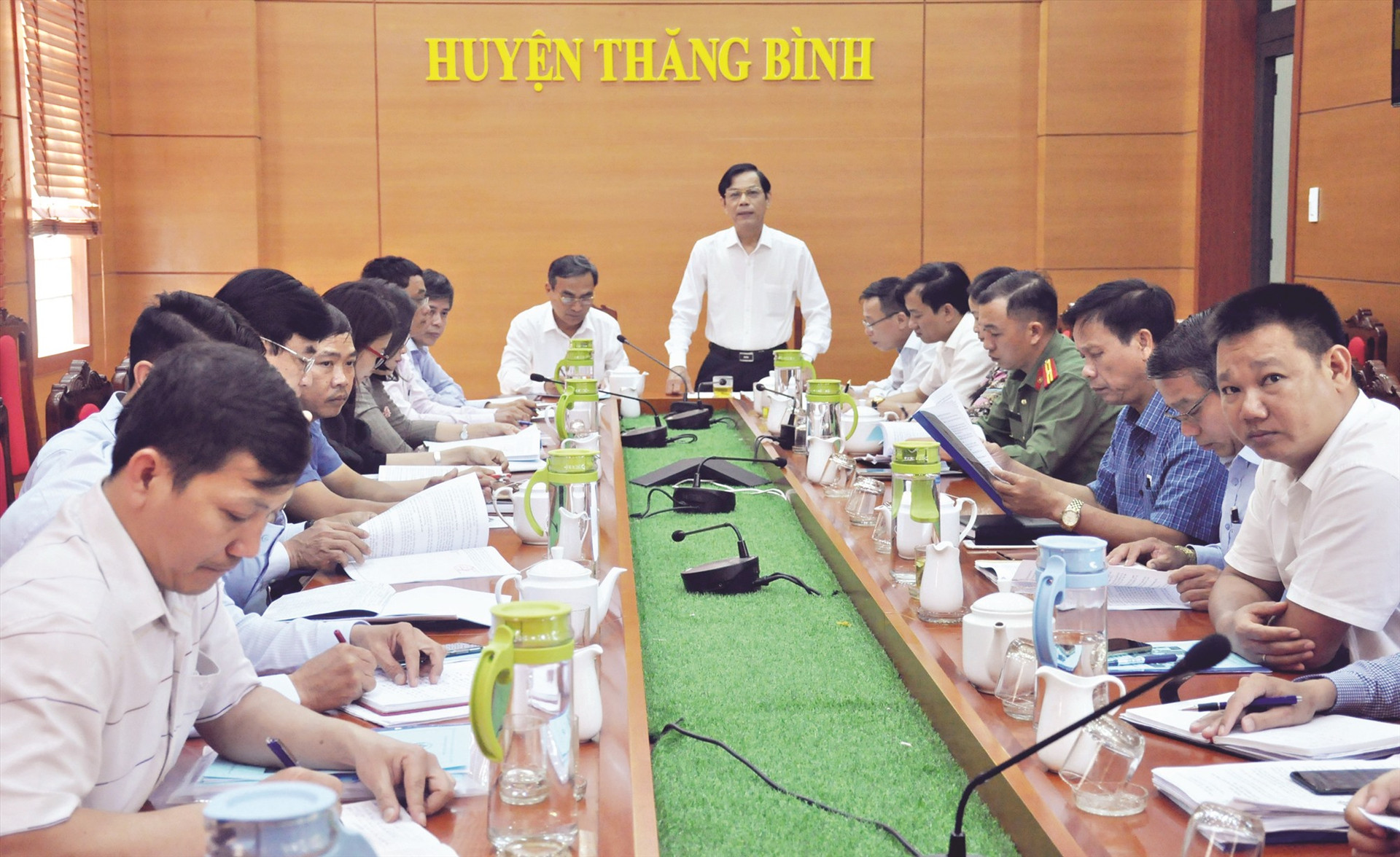 Đoàn kiểm tra số 2 của UBBC tỉnh do Trưởng ban Tổ chức Tỉnh ủy Nguyễn Chín kiểm tra công tác chuẩn bị bầu cử tại huyện Thăng Bình. Ảnh: N.Đ