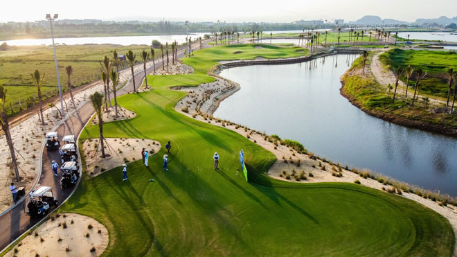 Đà Nẵng nói riêng và miền Trung nói chung có nhiều sân golf lớn để khai thác sản phẩm du lịch golf. Trong ảnh: Sân BRG Danang Golf Resort tại phường Hòa Hải, quận Ngũ Hành Sơn.  Ảnh: BRG cung cấp