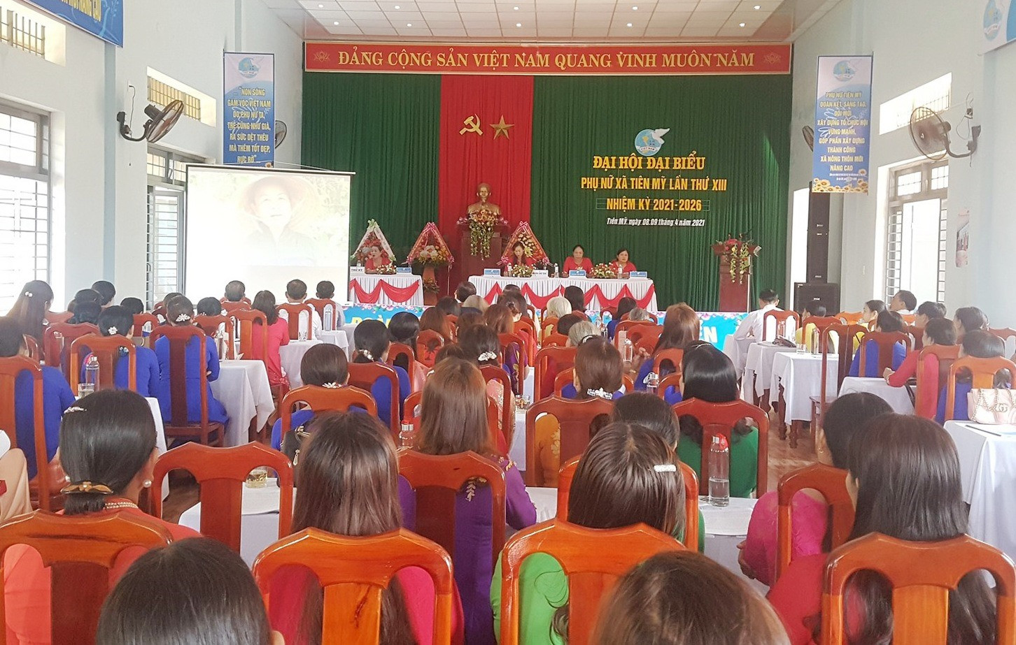 Đại hội đại biểu phụ nữ xã Tiên Mỹ diễn ra trong sáng nay 9.4. Ảnh: D.L