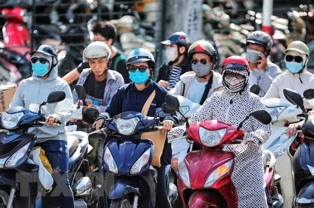 Chỉ số tia UV ở Hà Nội ở mức 6-8, nguy cơ gây hại từ trung bình đến cao. (Ảnh: Thành Đạt/TTXVN)