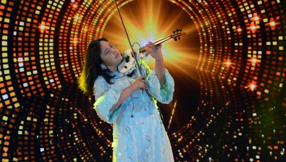 Nữ nghệ sỹ violin  JMI KO
