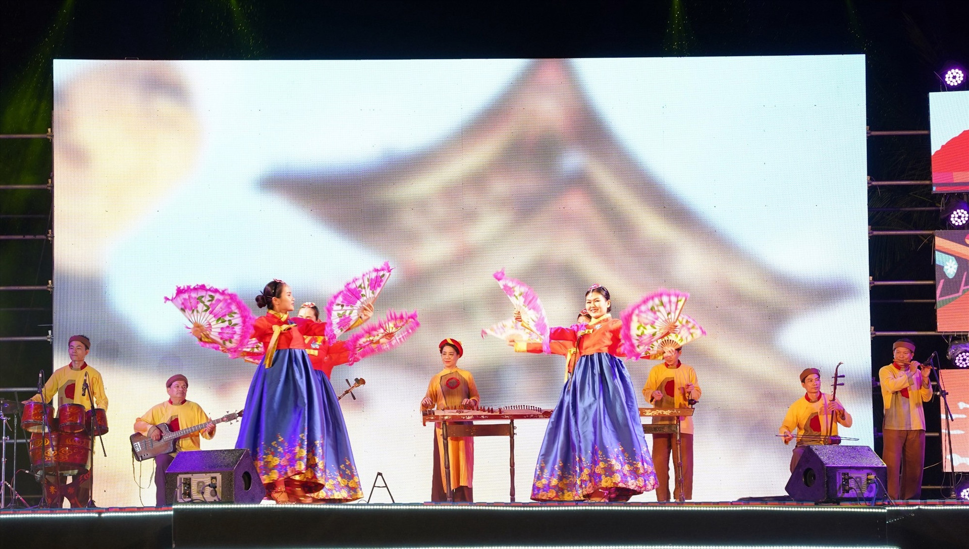 A performance at the ceromony opening of Korean Cultural Days 2021 in Hoi An city, Quang Nam province