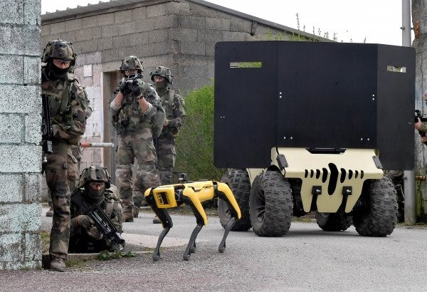 Quân đội Pháp là khách hàng mới nhất của Boston Dynamics mua Spot để sử dụng cho huấn luyện chiến đấu. Ảnh: Trường quân sự Saint-Cyr