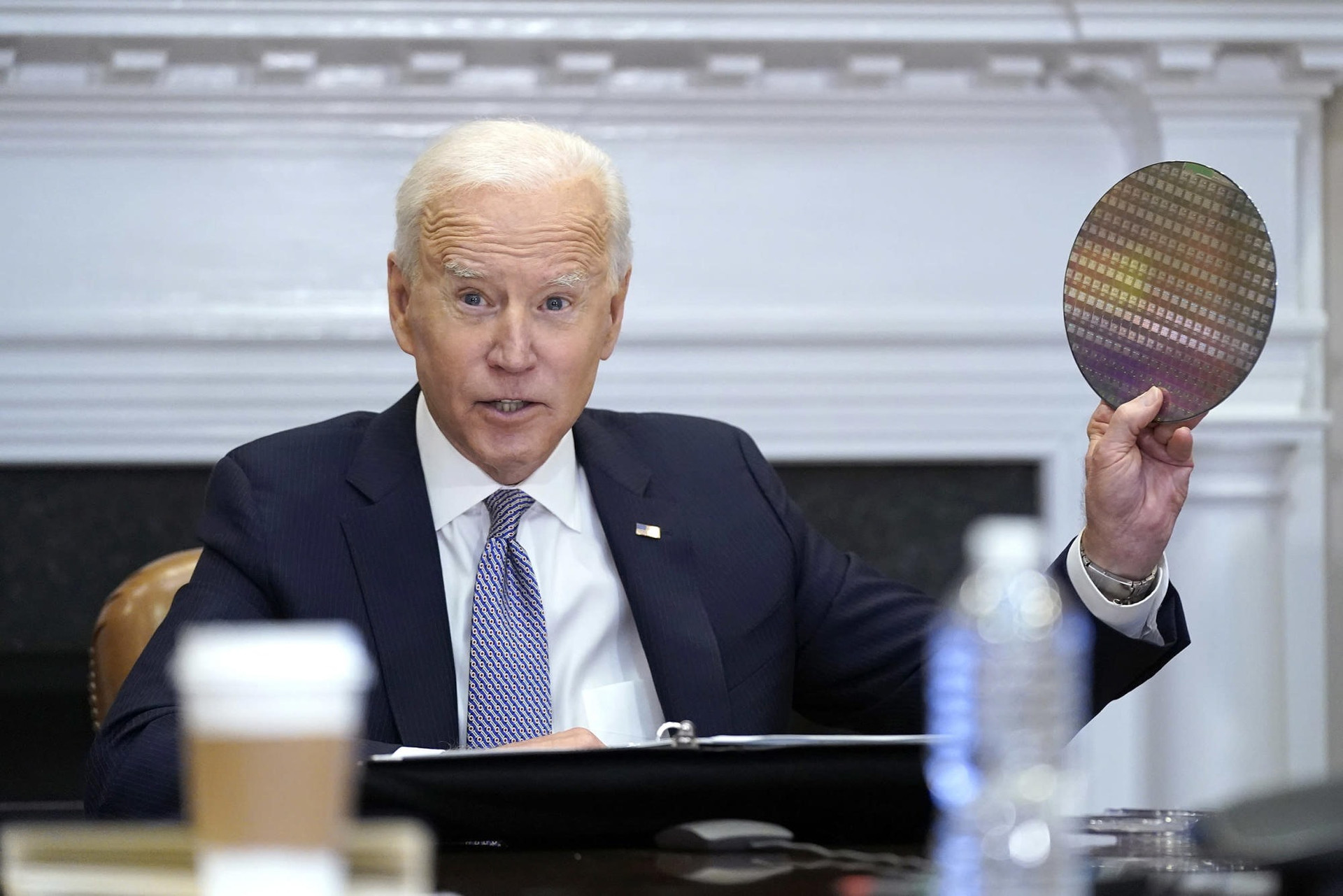Cuộc họp của ông Biden diễn ra trong bối cảnh tình trạng thiếu chip toàn cầu tiếp tục ảnh hưởng đến nhiều ngành công nghiệp. Ảnh: Yahoo News