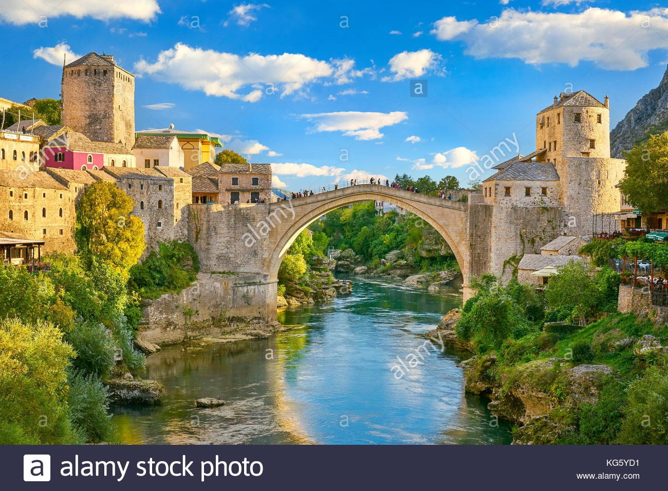 Maddalena Bridge was built in the 11th century. As one of the most precious treasures of Italy, the bridge has insired a lot of poetic and literary works.