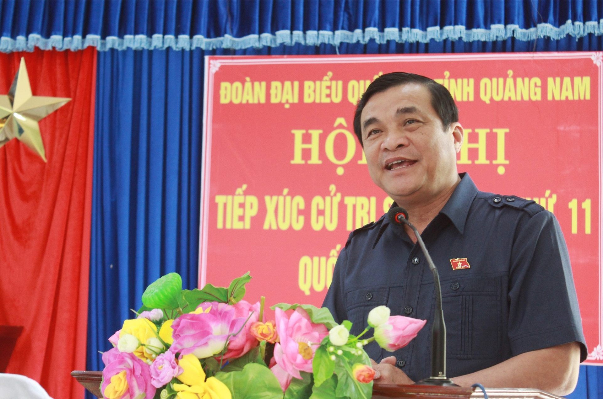 Đồng chí Phan Việt Cường giải đáp những kiến nghị của cử tri. Ảnh: T.C