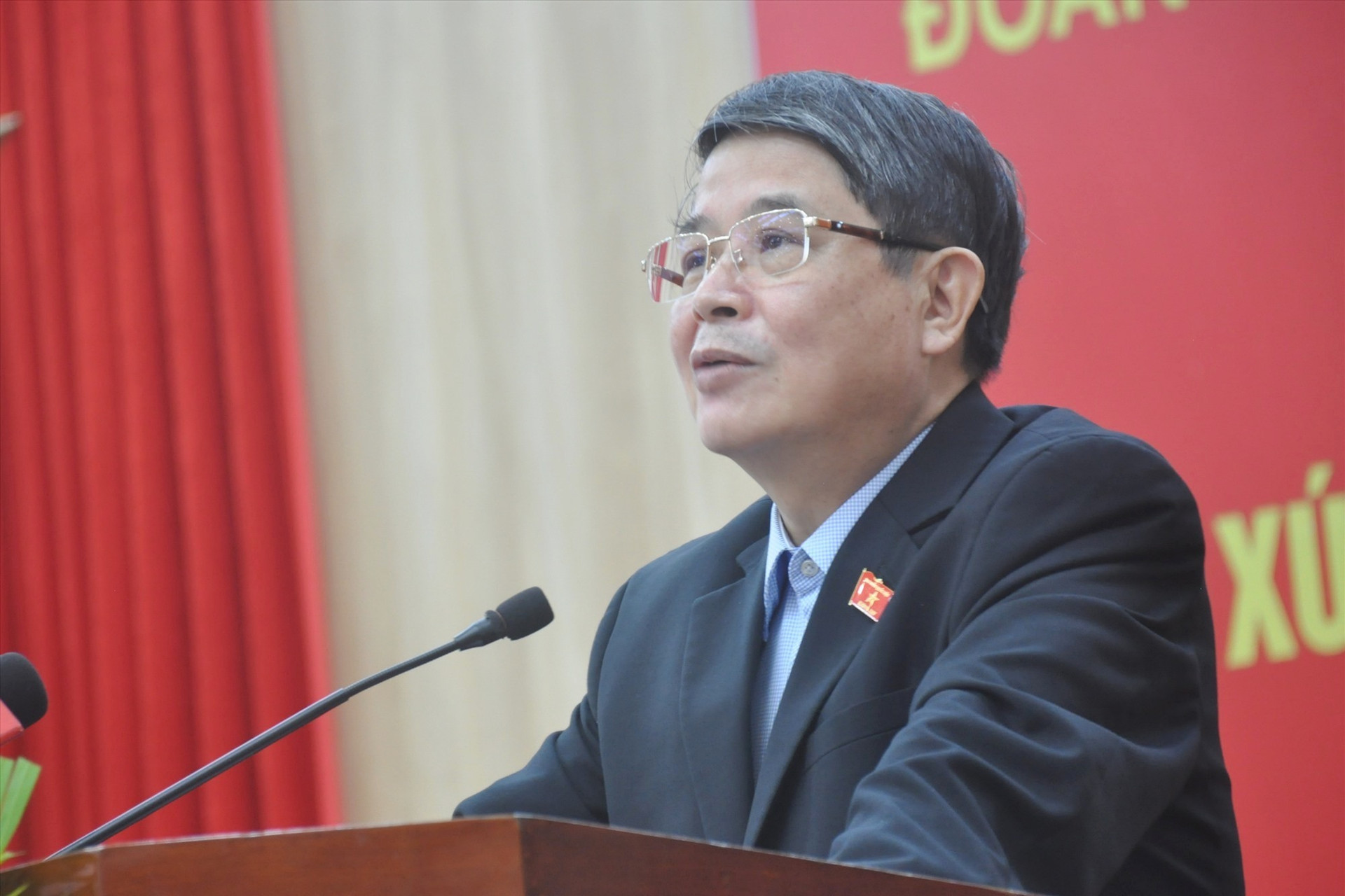 Phó Chủ tịch Quốc hội Nguyễn Đức Hải trò chuyện với cử tri TP.Tam Kỳ. Ảnh: N.Đ