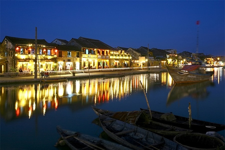 And when the light is shimmering on the Hoai River, the night of Hoi An starts.