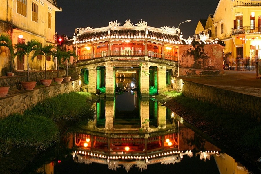 Japanese Bridge, a precious gem of Hoi An is always brilliant.