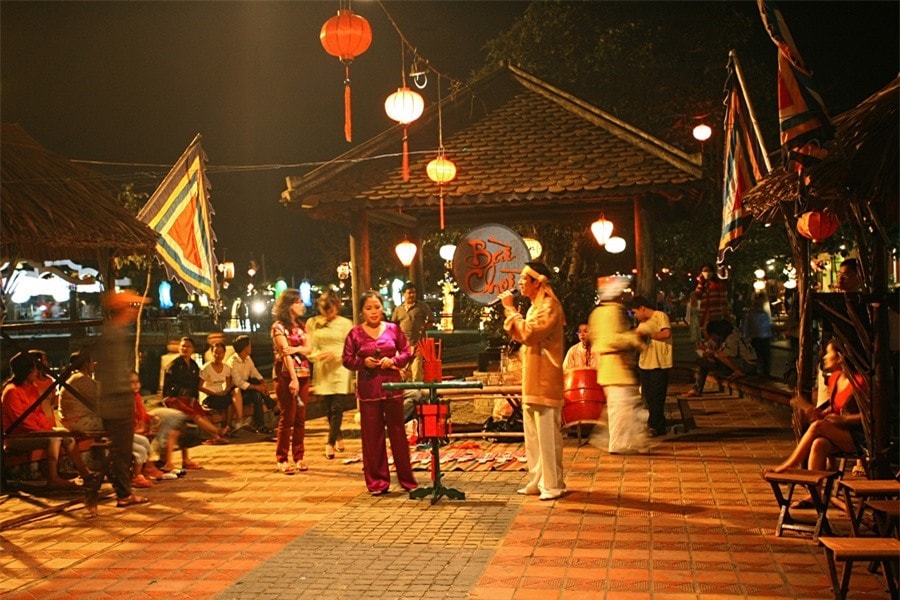 Visitors can enjoy Bai Choi performances at its stage on Nguyen Thai Hoc street. Bai Choi performance art is a type of folk art and folk game popular in Central Vietnam and in Quang Nam in particular.