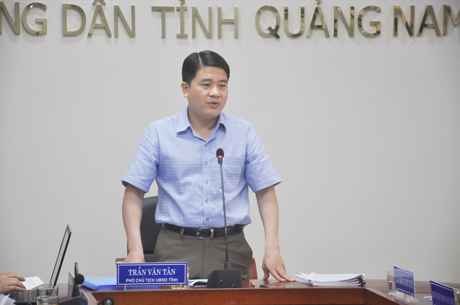 Phó Chủ tịch UBND tỉnh Trần Văn Tân chủ trì buổi tiếp dân định kỳ tháng 4.2021 của UBND tỉnh sáng 22.4. Ảnh: N.Đ