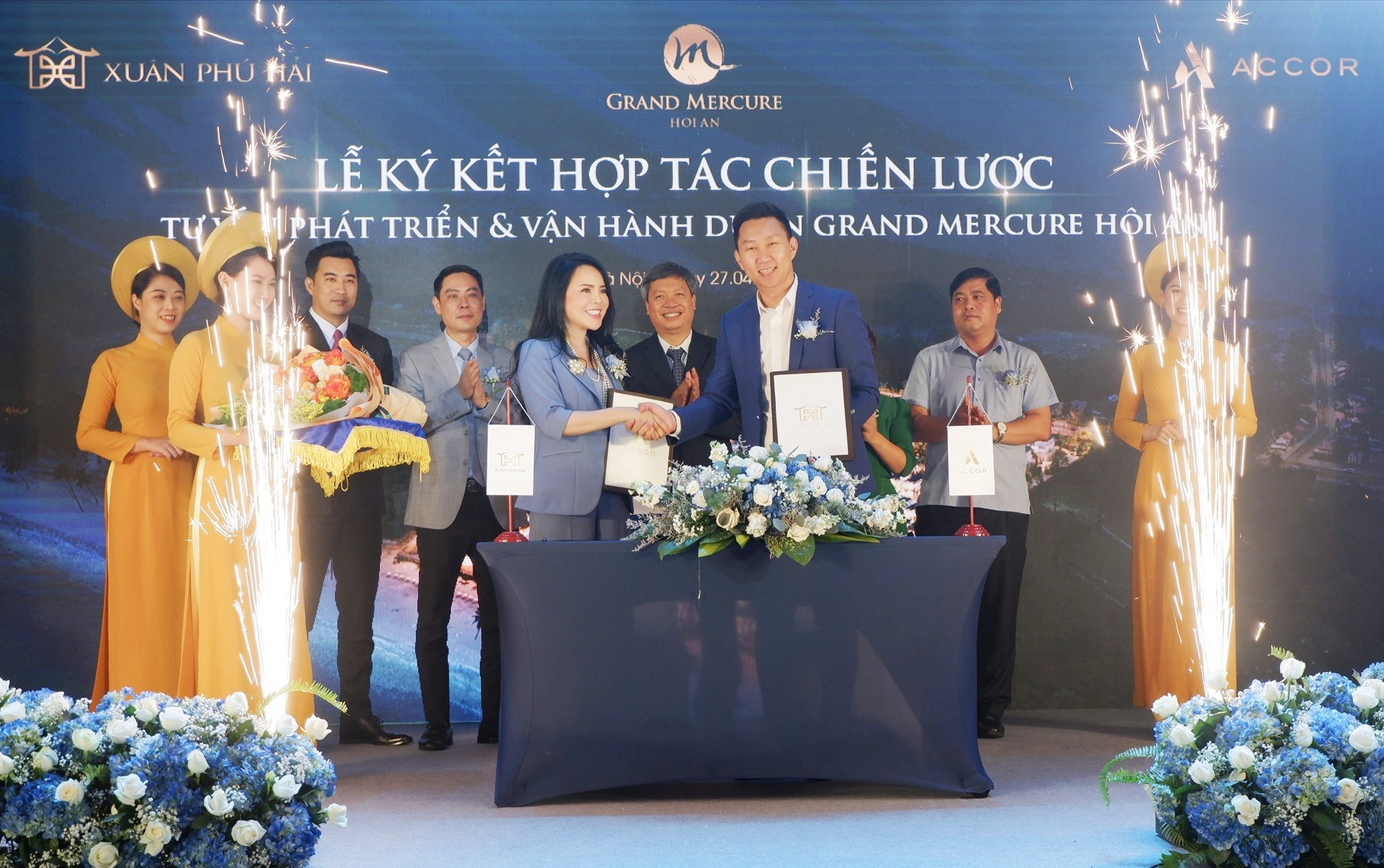 hó Chủ tịch UBND tỉnh Hồ Quang Bửu và lãnh đạo các sở, ban ngành của tỉnh chứng kiến lễ ký kết hợp tác chiến lược giữa Công ty CP Đầu tư và xây dựng Xuân Phú Hải với Tập đoàn Accor. Ảnh: Q.T