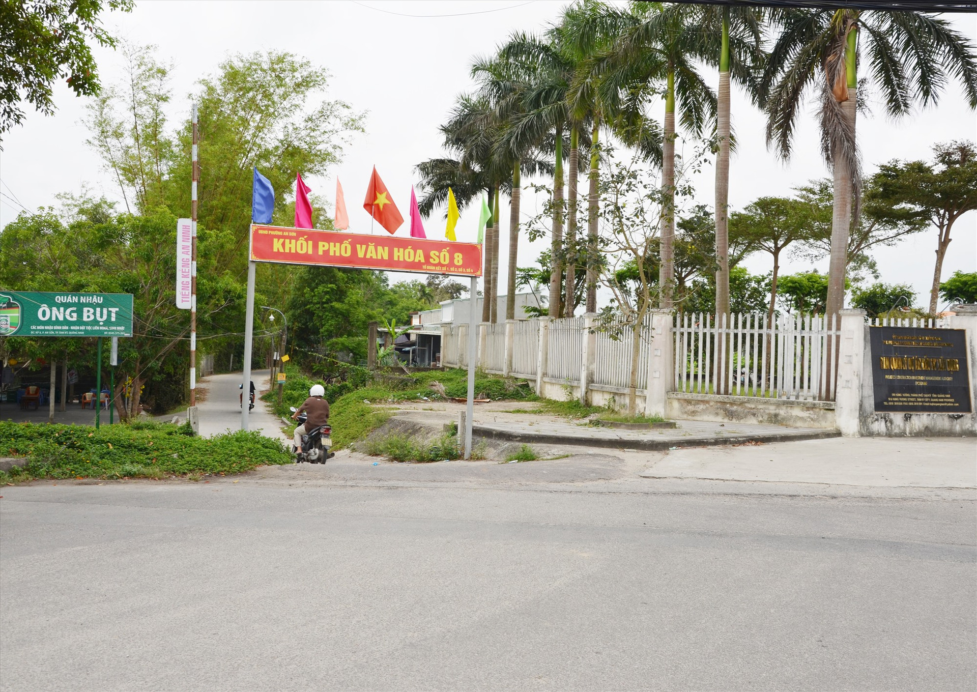 Nhiều tuyến đường trong khu dân cư ở phường An Sơn (Tam Kỳ) chưa khớp nối ra tuyến Nguyễn Hoàng. Ảnh: H.P