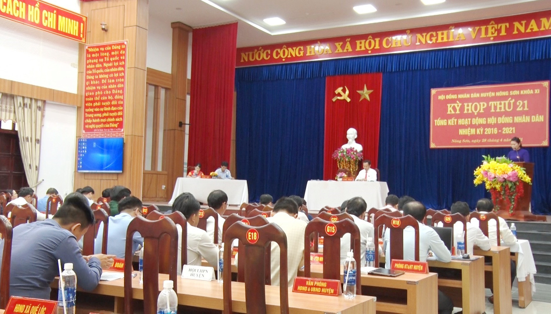 Quang cảnh kỳ họp thứ 21 HĐND huyện Nông Sơn khóa XI (nhiệm kỳ 2016-2021). Ảnh: LÊ THÔNG
