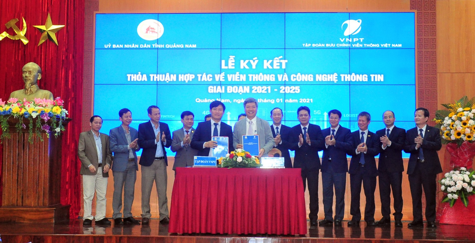 UBND tỉnh và Tập đoàn VNPT Việt Nam ký kết hợp tác thúc đẩy chuyển đổi số. Ảnh: A.H