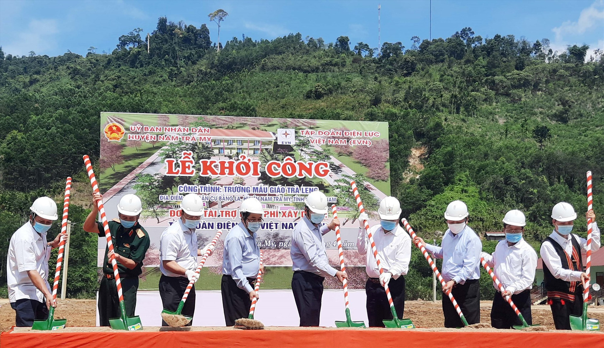 Lễ động thổ xây dựng Trường Mẫu giáo Trà Leng, góp phần hoàn thiện các công trình phục vụ dân sinh cho người dân tái định cư Bằng La.