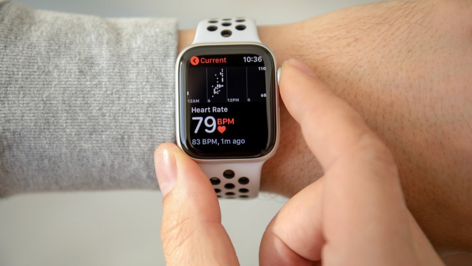 Apple Watch liên tiếp bổ sung các tính năng quan trọng liên quan đến sức khỏe như đo nhịp tim. Ảnh: komando.com