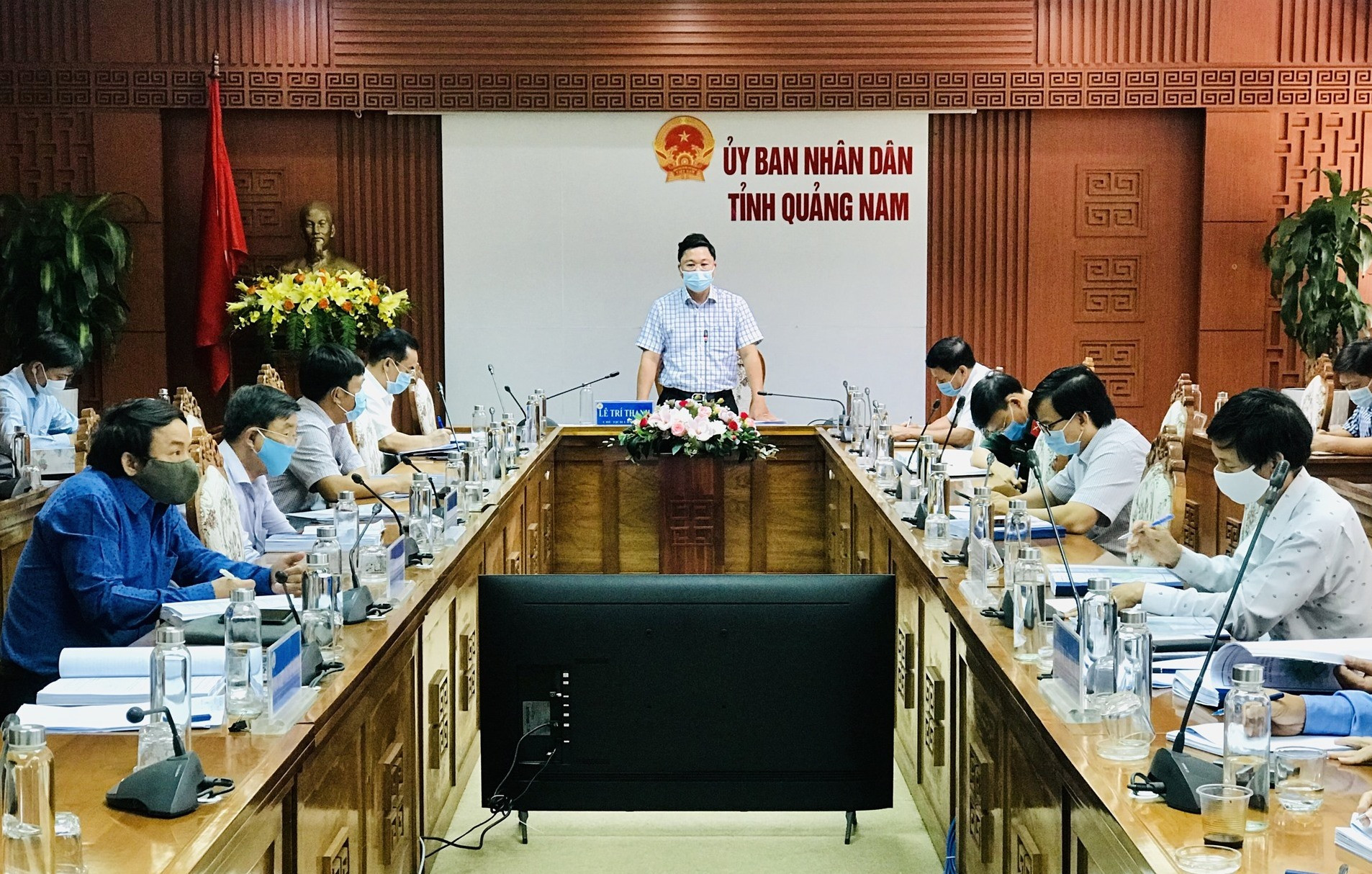 Chủ tịch UBND tỉnh Lê Trí Thanh chủ trì cuộc họp. Ảnh: Q.T
