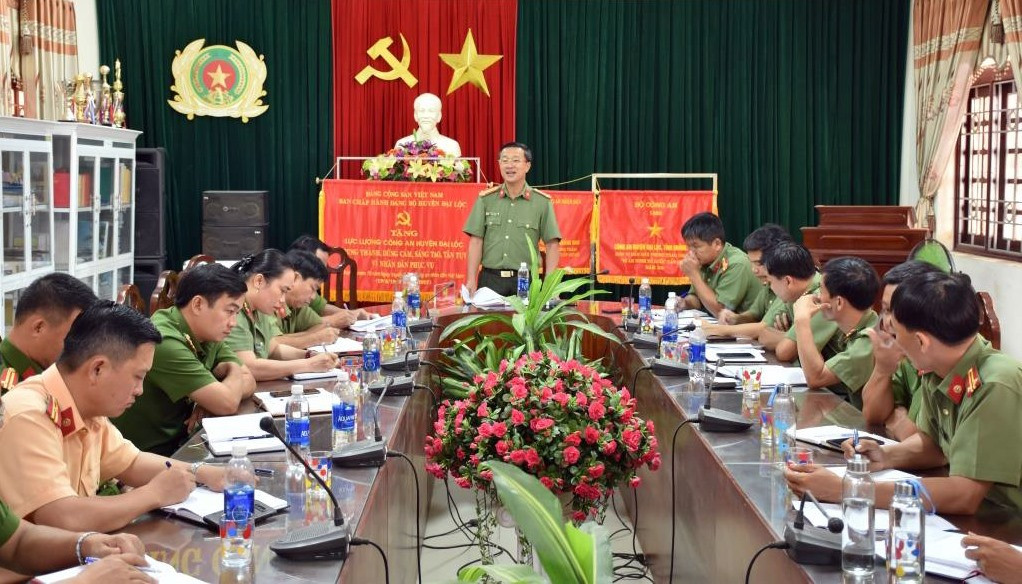 Đoàn công tác làm việc với cán bộ chủ chốt Công an huyện Đại Lộc.