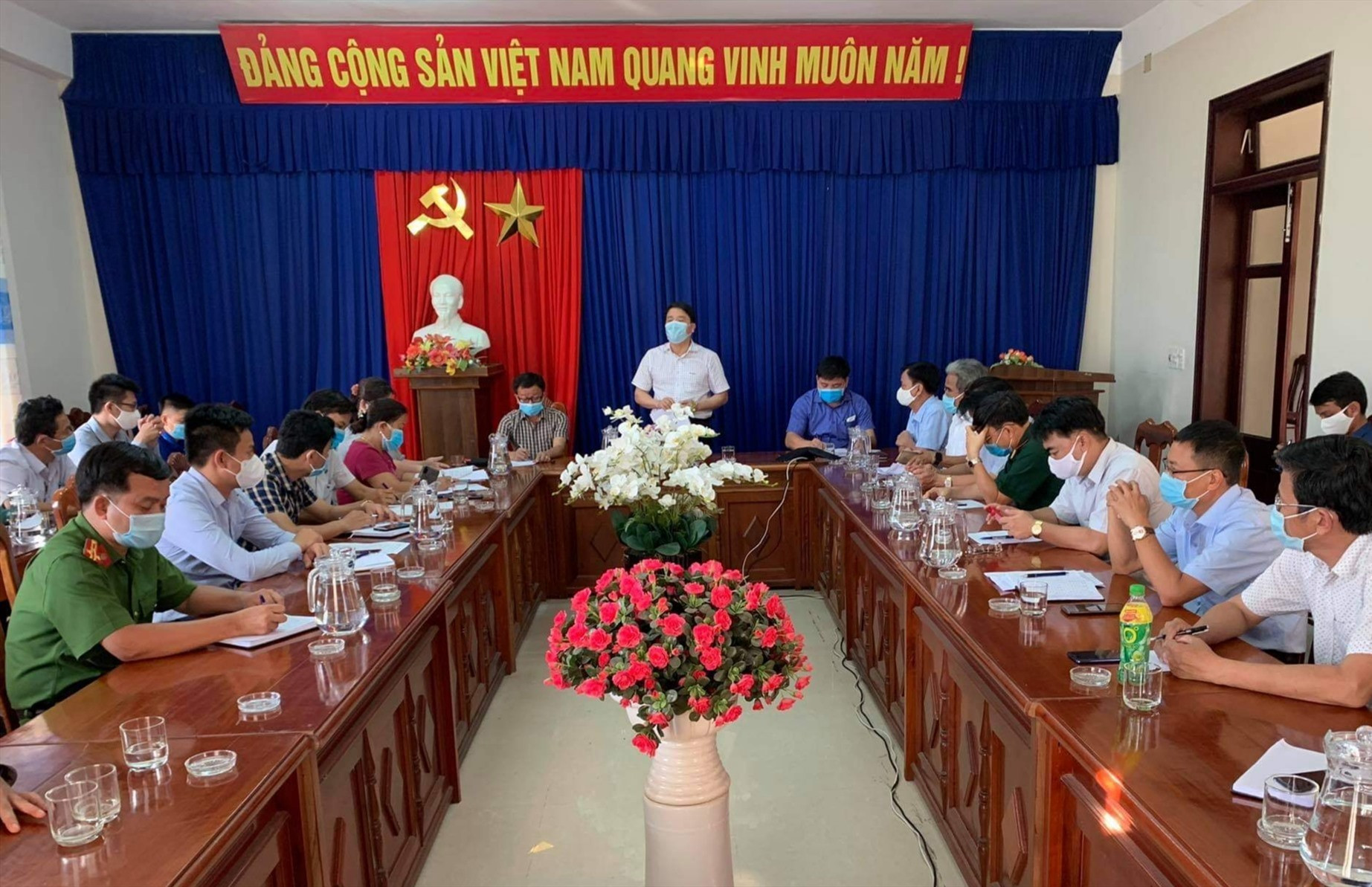 Chiều cùng ngày, Phó Chủ tịch UBND tỉnh Trần Văn Tân có cuộc làm việc với lãnh đạo huyện Nông Sơn. Ảnh: P.S