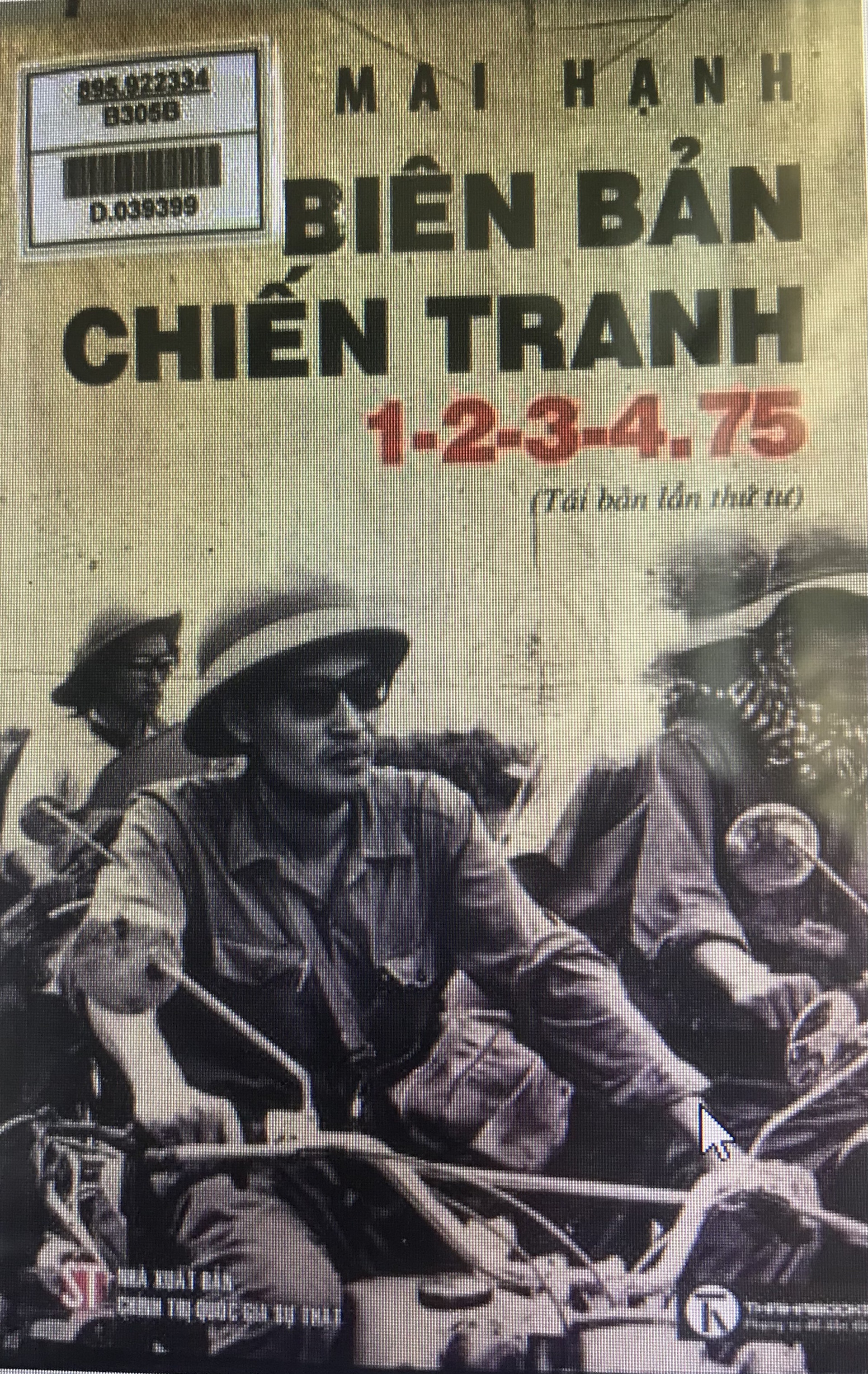 Bìa tiểu thuyết “Biên bản chiến tranh 1-2-3-4.1975”. Nhà báo Trần Mai Hạnh - người đeo kính râm trong ảnh.