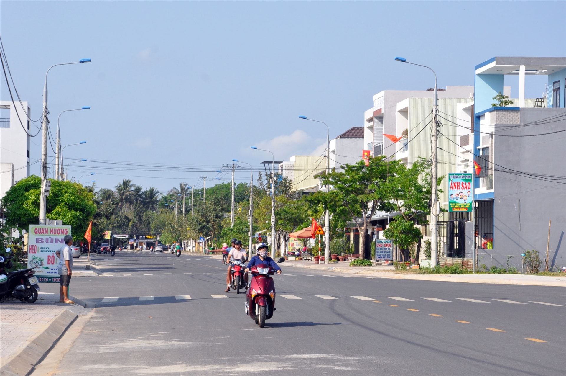 Việc bồi thường để giải phóng mặt bằng đường N10 sau thời gian dài “đứng bánh” đã được TP.Tam Kỳ tập trung giải quyết dứt điểm. Ảnh: X.PHÚ