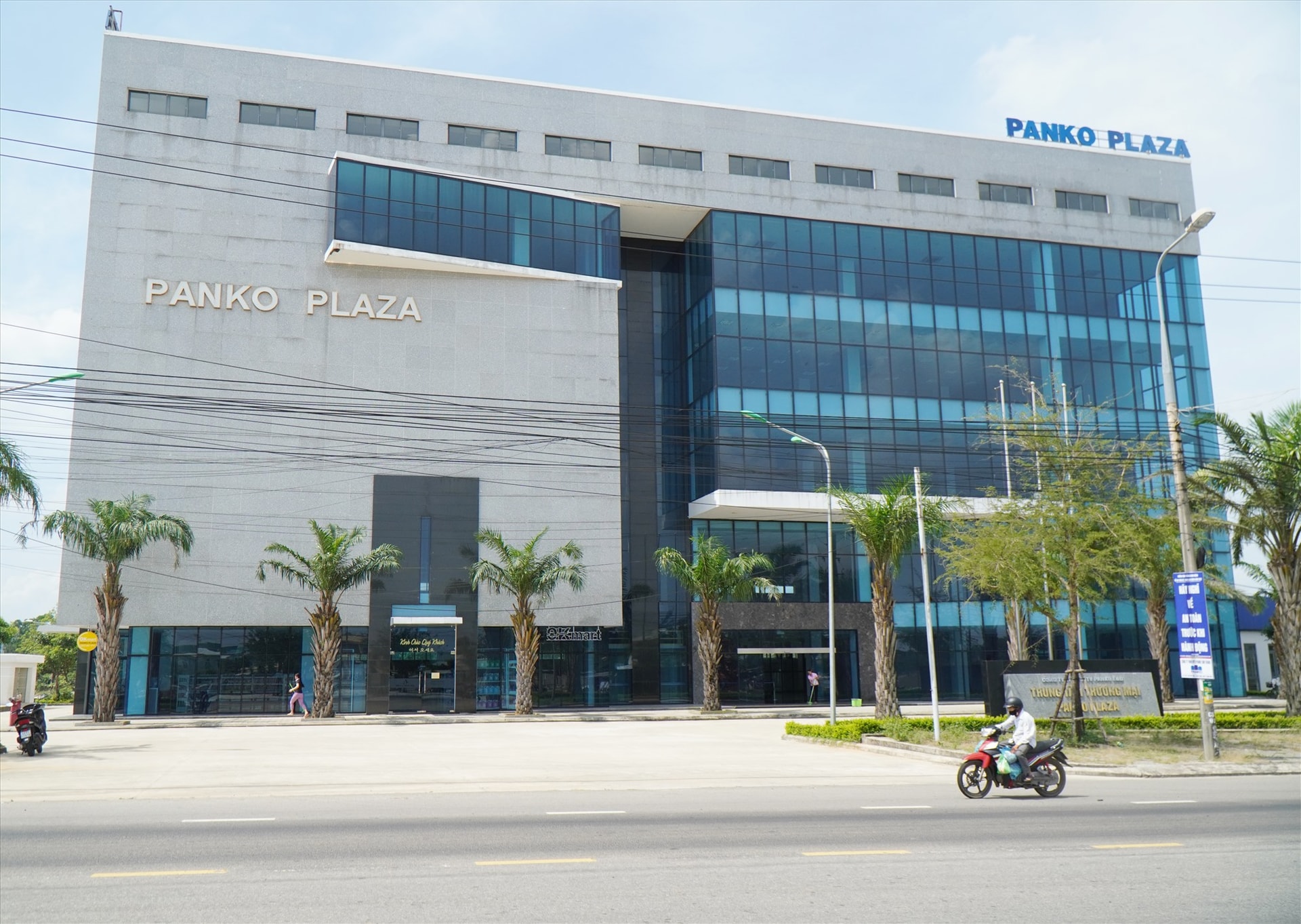 Tập đoàn Panko xây dựng trung tâm thương mại Panko plaza phục vụ cho 7.000 người lao động tại KCN Tam Thăng. Ảnh: N.T.B