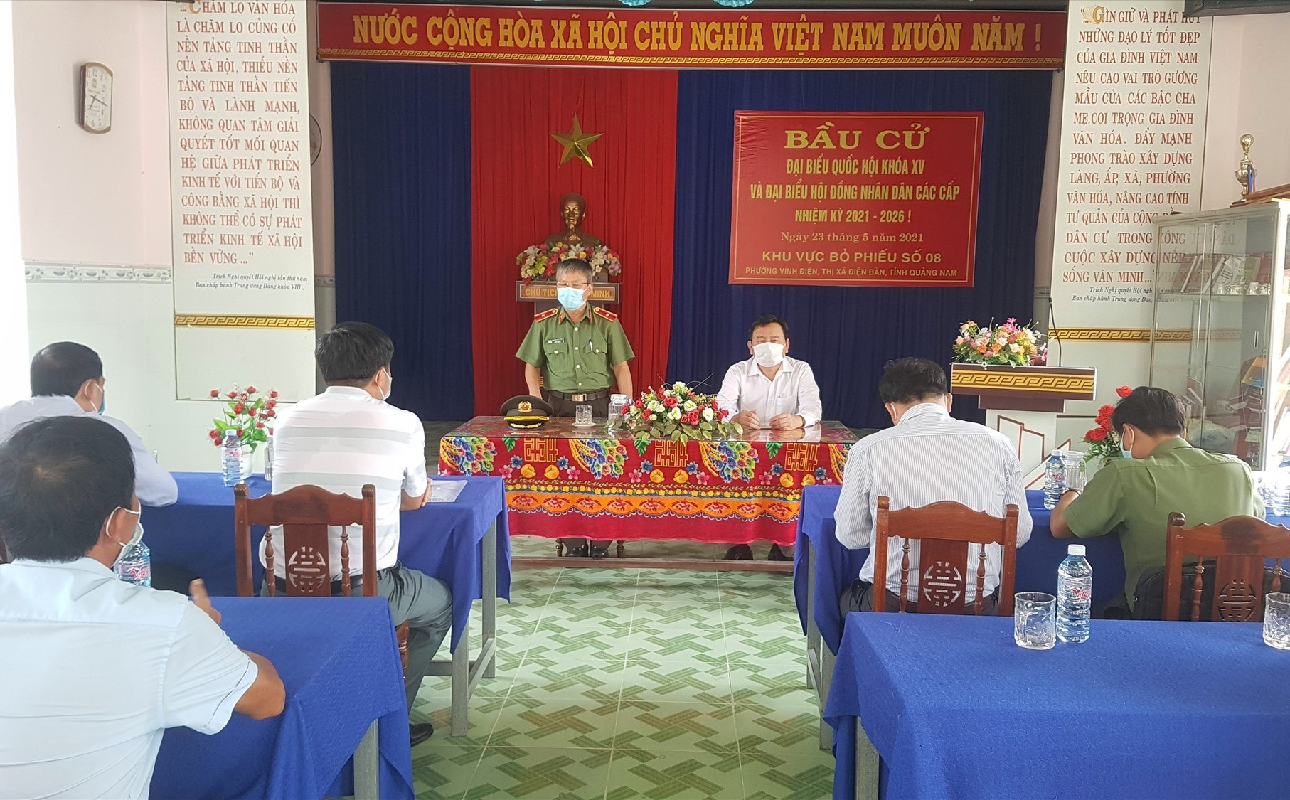 Đồng chí Nguyễn Đức Dũng lưu ý các địa phương ở Điện Bàn phải song hành đảm bảo công tác bầu cử và phòng chống dịch bệnh. Ảnh: D.L