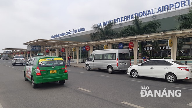 Từ 6 giờ ngày 17-5, tạm dừng hoạt động vận chuyển hành khách bằng xe taxi, xe hợp đồng dưới 9 chỗ ngồi trên địa bàn thành phố Đả Nẵng. Ảnh: THÀNH LÂN 