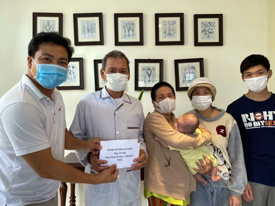 Trao tiền hỗ trợ cho anh đình anh Nguyễn Văn Thành, quê Vĩnh Nguyên, Khánh Hòa.