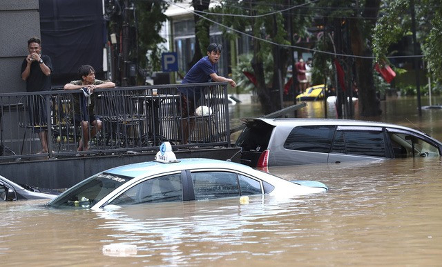 Thủ đô Jakarta trong trận lụt vào tháng 2 năm nay. Ảnh: AP